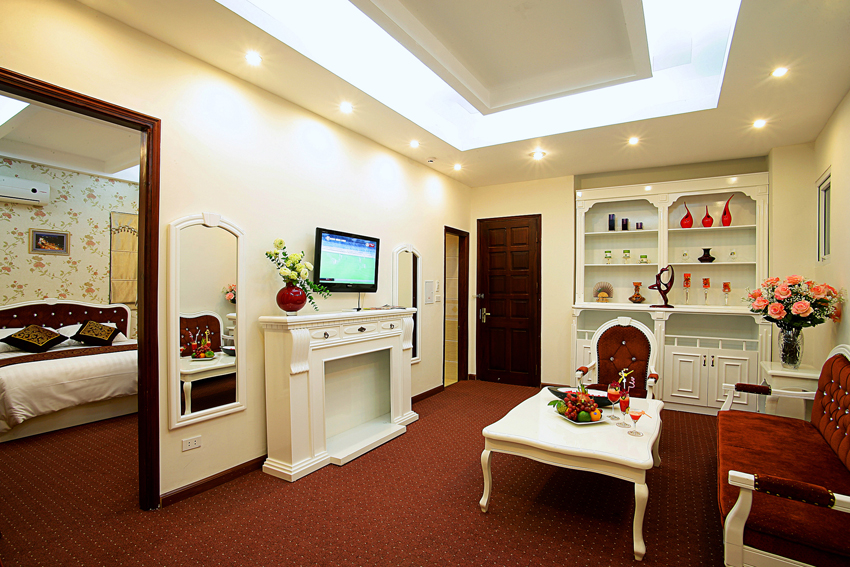 KHÁCH SẠN HỒ GIÁM